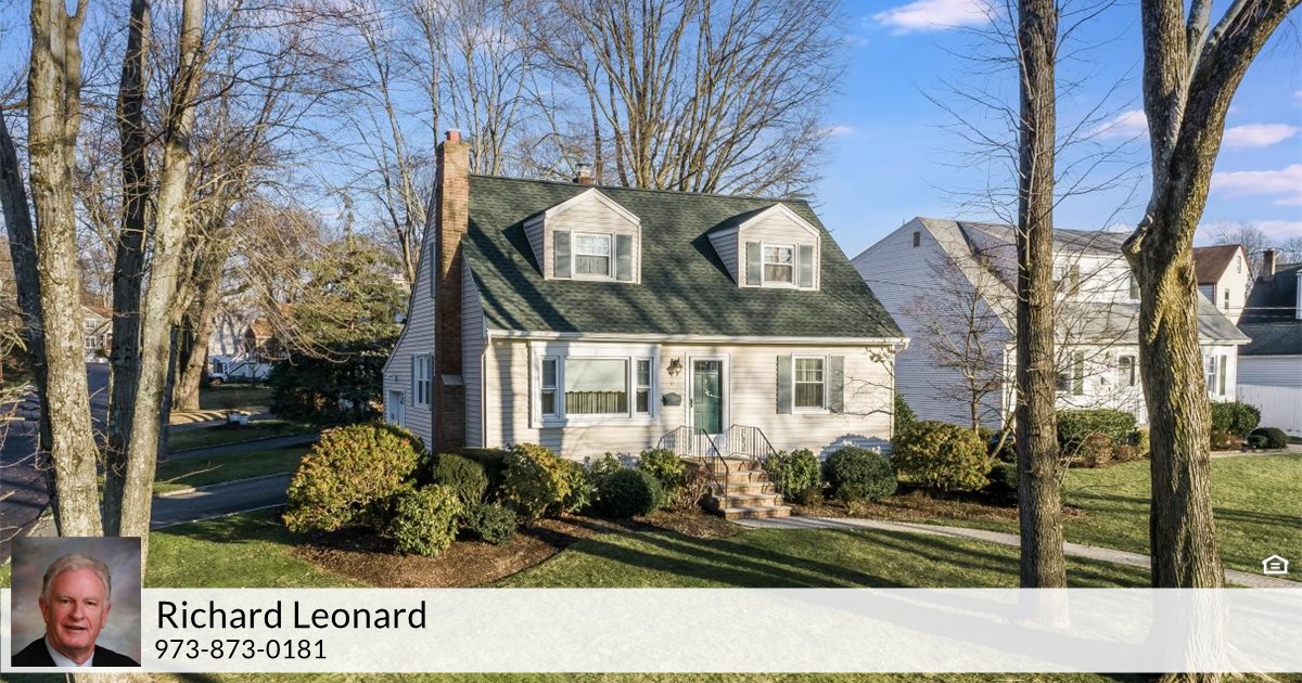 8 Fernwood Ave, Roseland, NJ 07068